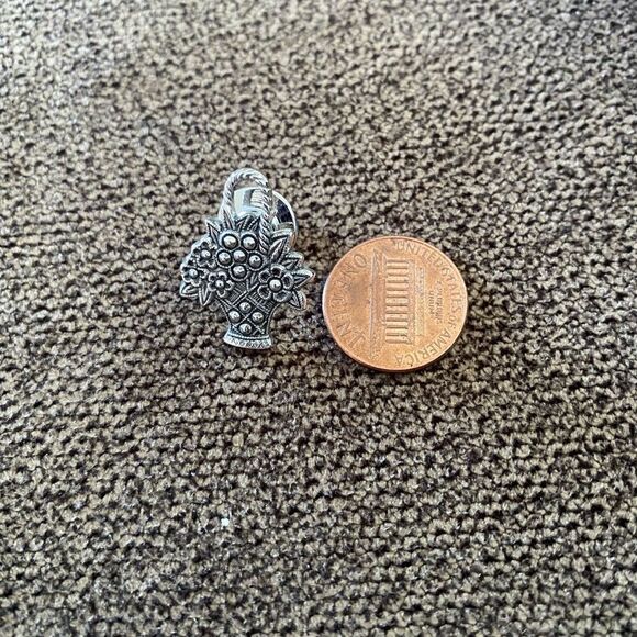 Vintage Avon Silver tone Floral Basket pin. Circa 1980s. - Picture 4 of 5